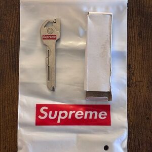 Supreme Utility key keychain Key Ring New